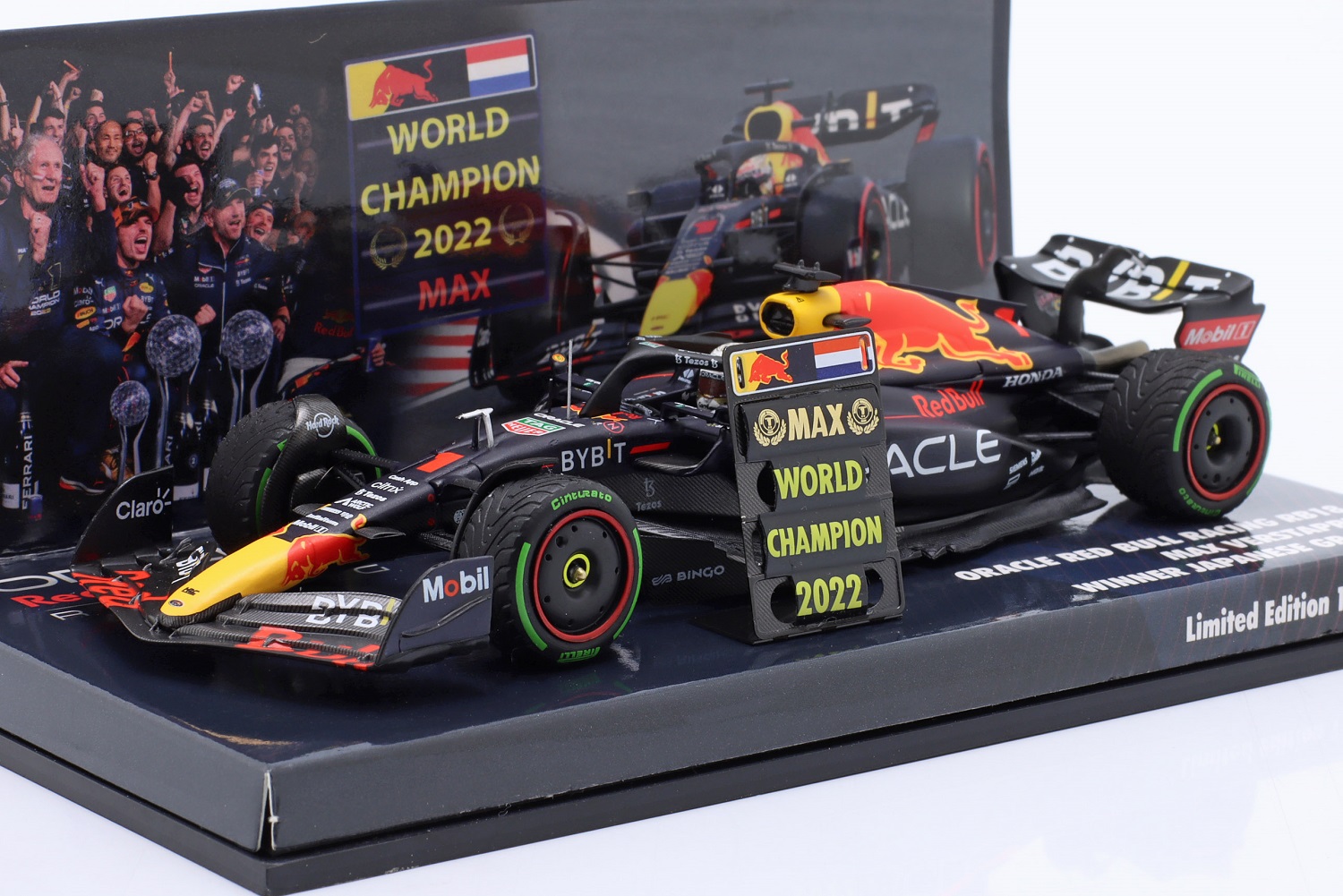 Max Verstappen Oracle Red Bull Racing RB18 Formula 1 Winner Japan GP 2022 Limited Edition 1:43